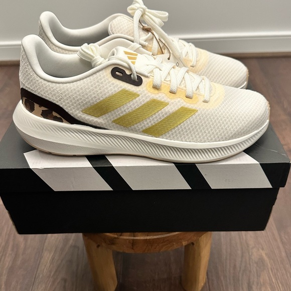 Adidas Women’s Runfalcon 3 Core White Gold Metallic Magic Beige, Size 9.5 - Picture 2 of 10